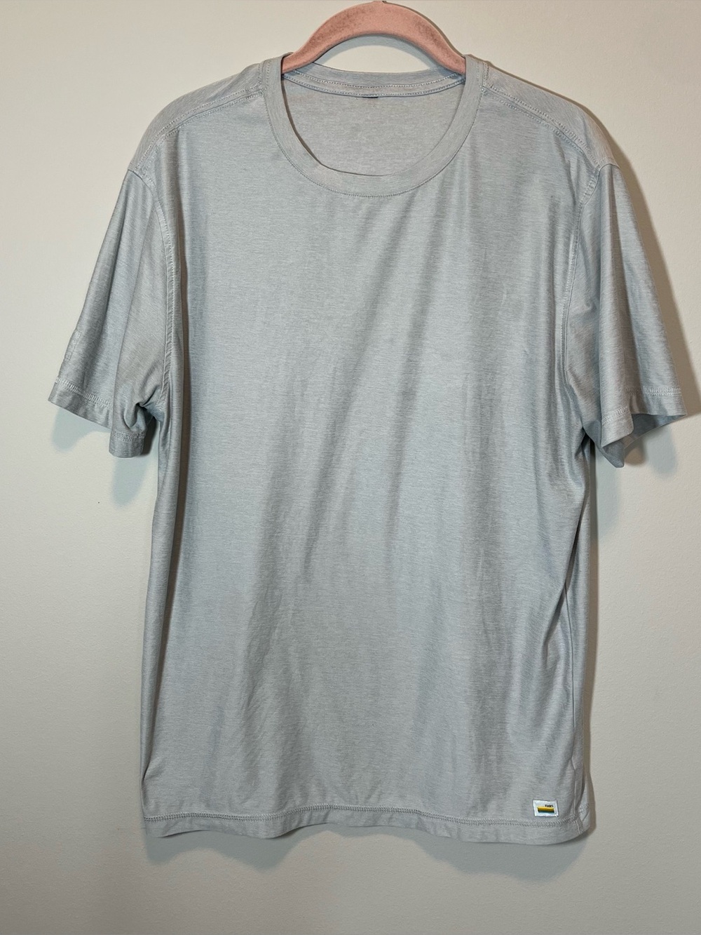 Vuori Men’s Gray Strato Tech Tee Shirt Medium